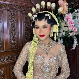 Makeup Solo Putri Modifikasi