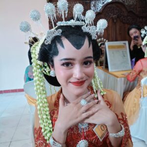 Makeup Solo Putri Modifikasi